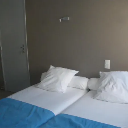 Hotel Du Port Concarneau Room photo